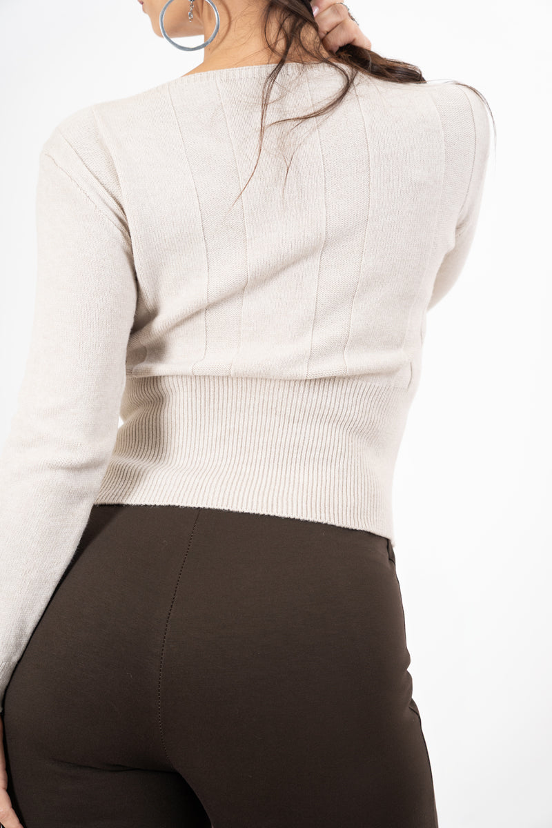 modella indossando Maglioncino Soft Lines con scollo barca colore