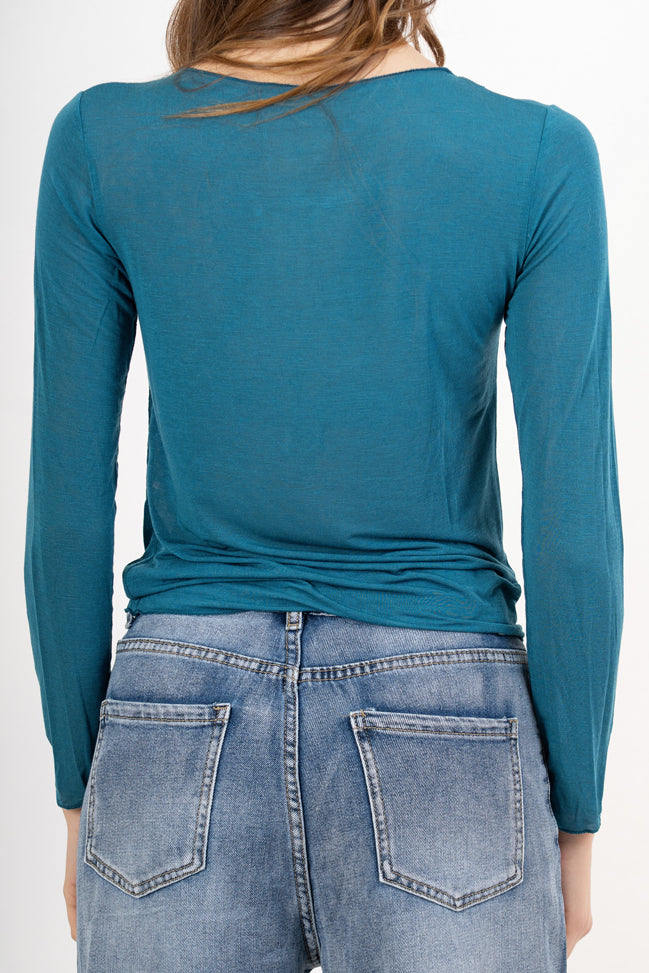 modella indossando Maglia SoftCash in misto viscosa e cashmere colore