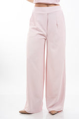 modella indossando Pantalone palazzo sartoriale con pinces e vita elasticizzata colore