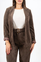 modella indossando Giacca Velvet Line effetto velluto a coste colore