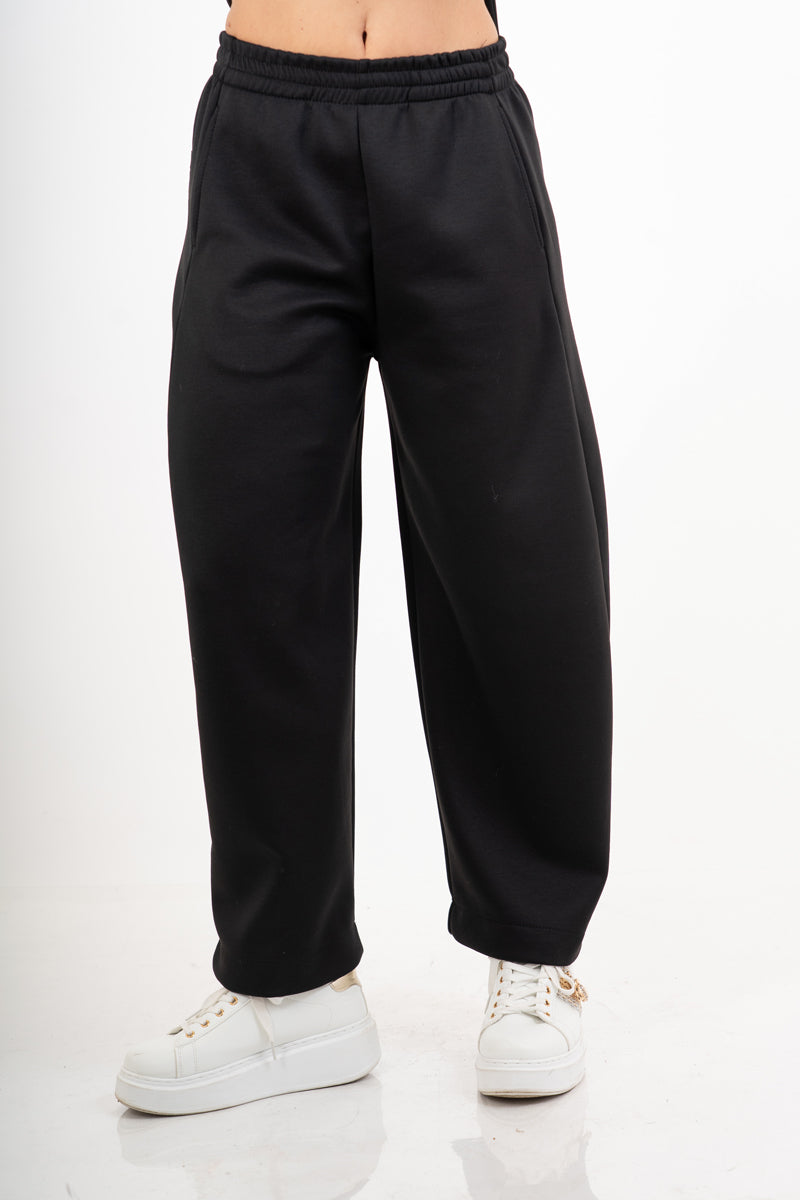 modella indossando Pantalone in misto viscosa con elastico in vita colore