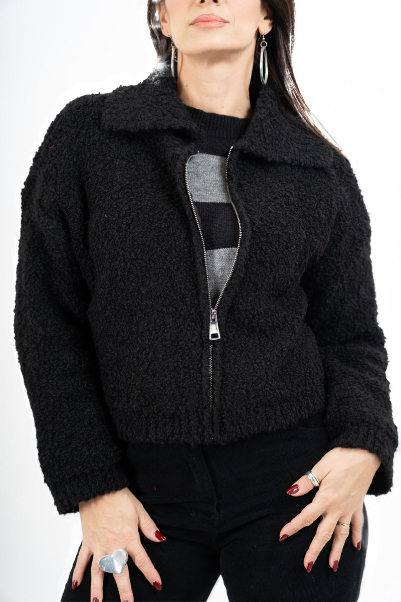 Giacca corta in filato bouclé con colletto e zip metallica