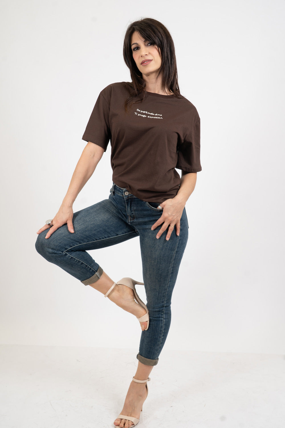 T-shirt scritta “Se parli male di me ti prego esagera”