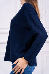 modella indossando Maglia Vela scollo V colore