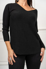 modella indossando Maglia Vela scollo V colore