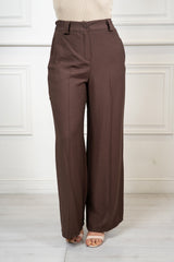 modella indossando Pantalone palazzo in misto viscosa con elastico sul retro colore