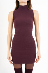 modella indossando Abito smanicato a costine in misto viscosa colore