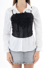 modella indossando Bustier in microrete elasticizzata con coppe preformate e applicazioni floreali 3D colore Nero