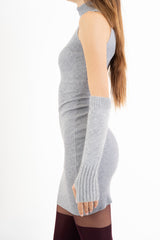 modella indossando Abito smanicato a costine in misto viscosa colore