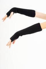 modella indossando Manicotti in maglia con asola per il pollice colore Nero Unica