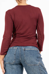 Maglia drappeggiata in viscosa con nodo laterale