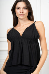 modella indossando Top Fiammato con Scollo a Triangolo Made in Italy colore Nero Unica