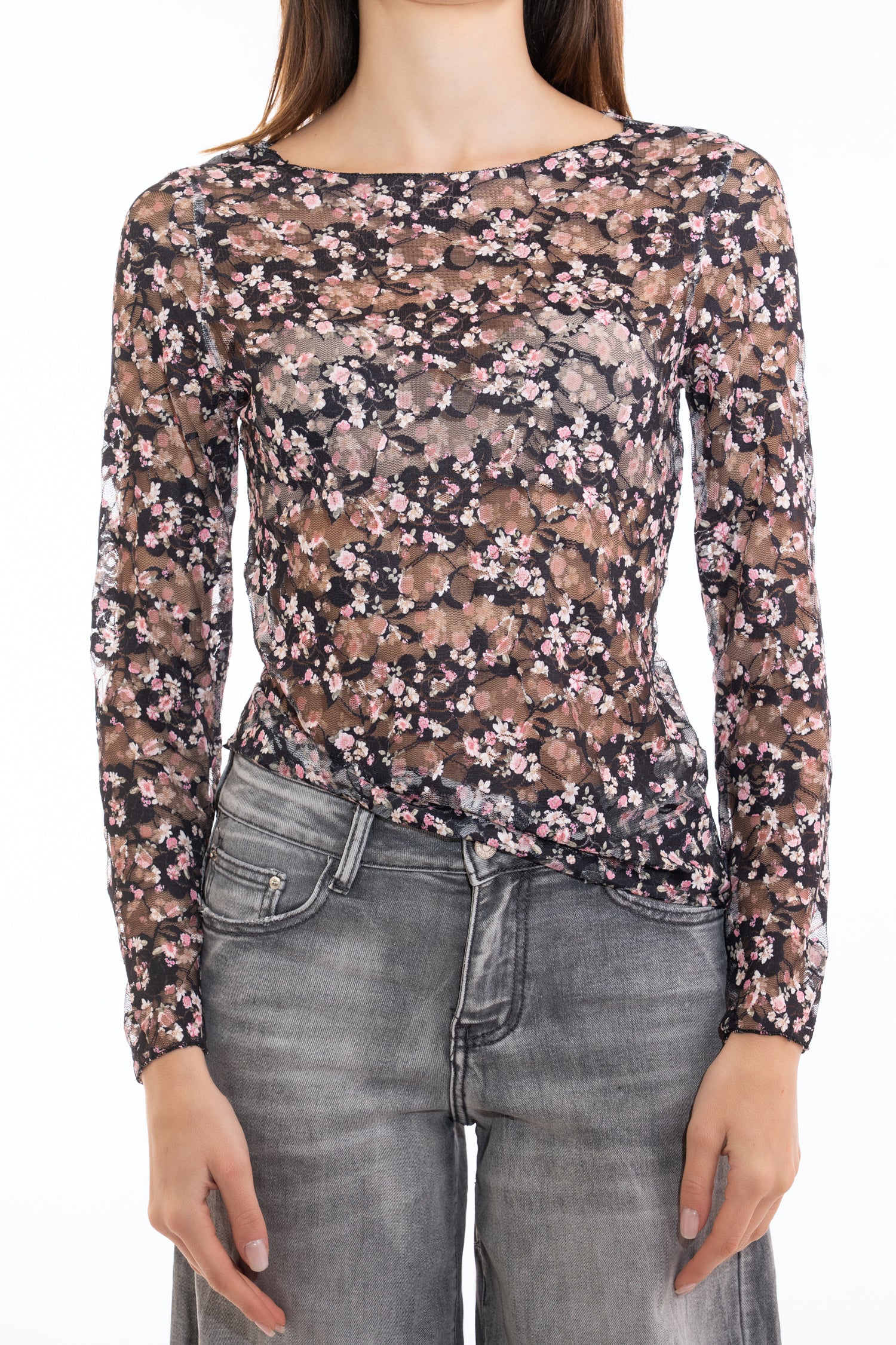 modella indossando Maglia in pizzo elasticizzato trasparente a fiori manica lunga colore Nero Unica