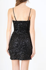 modella indossando Abito corto a fascia con paillettes e bustier profilato in velluto colore