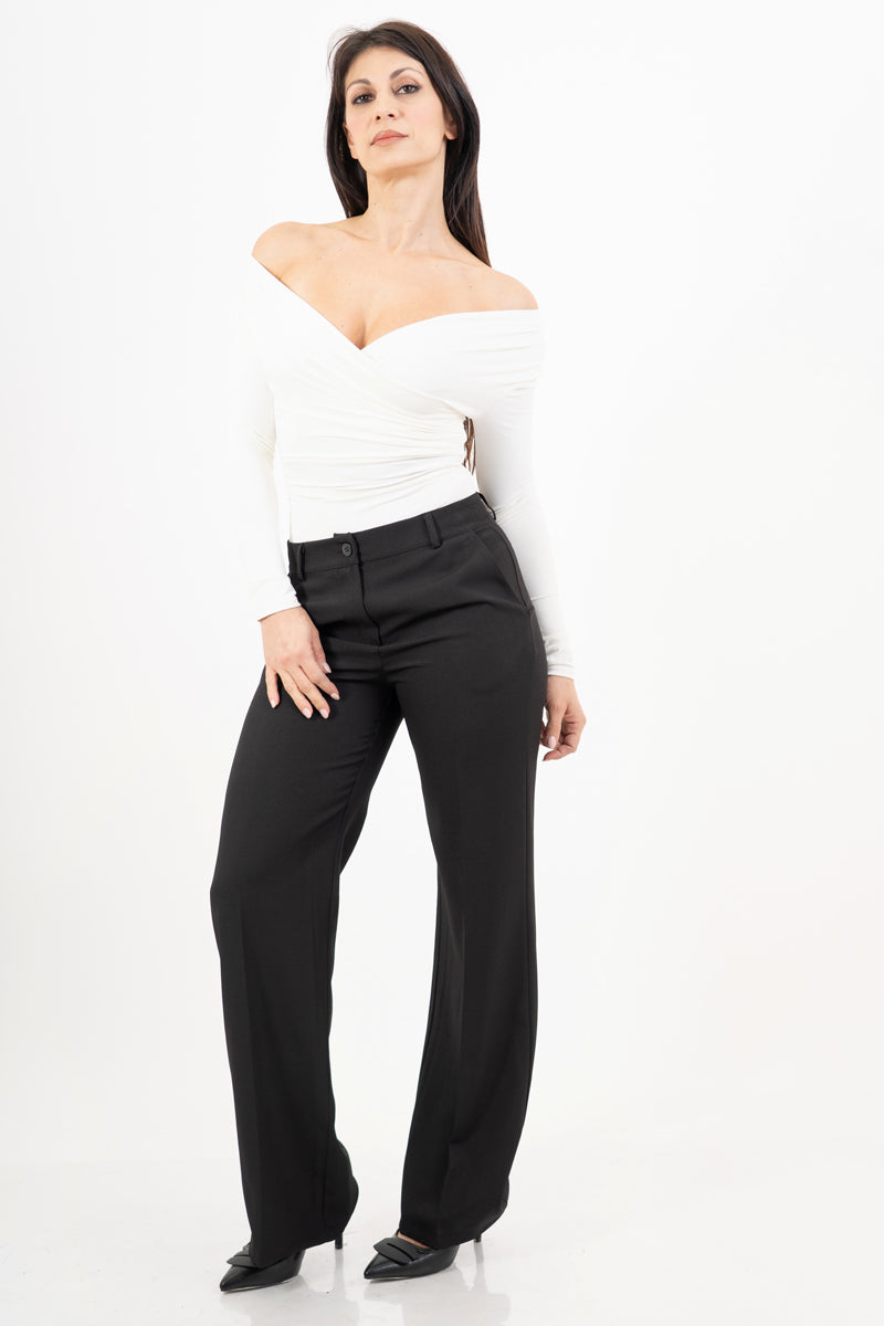 modella indossando Body con scollo portafoglio in maglina elasticizzata colore