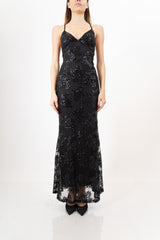 modella indossando Abito Sirena Shine – Lungo con Paillettes e Schiena scoperta colore