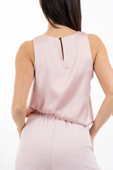 modella indossando Top smanicato in raso con fondo elasticizzato effetto palloncino colore