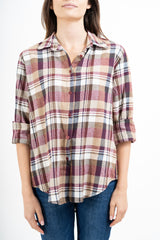 modella indossando Camicia in flanella di cotone a quadri colore BORDEAUX Unica