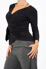 Maglia drappeggiata in viscosa con nodo laterale