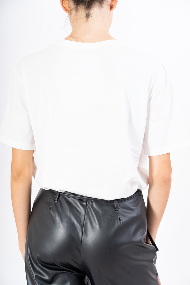 T-shirt in cotone con ricamo “mi mandi fuori di testa”