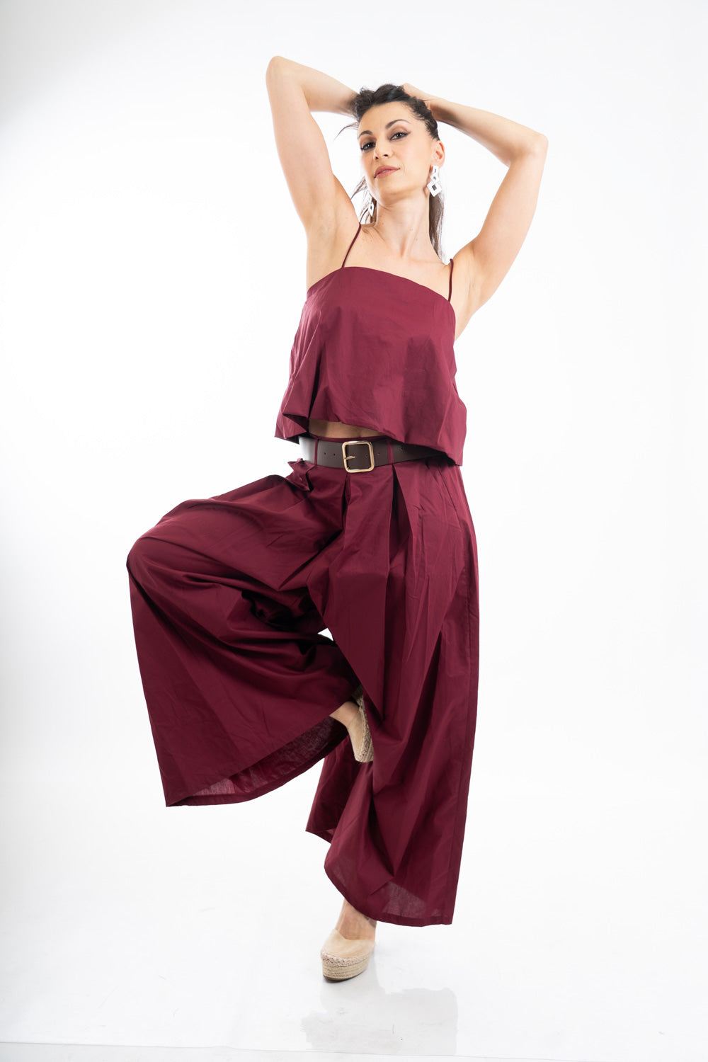 modella indossando Top a fascia a palloncino in cotone leggero colore