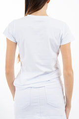 modella indossando T-shirt con pendenti perle removibili in cotone elasticizzato colore