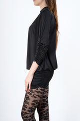 modella indossando Abito con schiena scoperta e maniche drappeggiate in tessuto elasticizzato colore