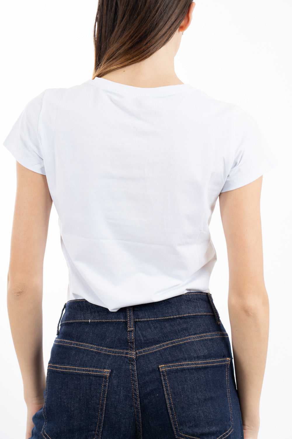 modella indossando T-shirt con libellule gioiello in cotone elasticizzato colore
