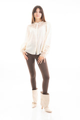 modella indossando Leggings cavallerizza a vita alta in maglina elasticizzata Tortora colore
