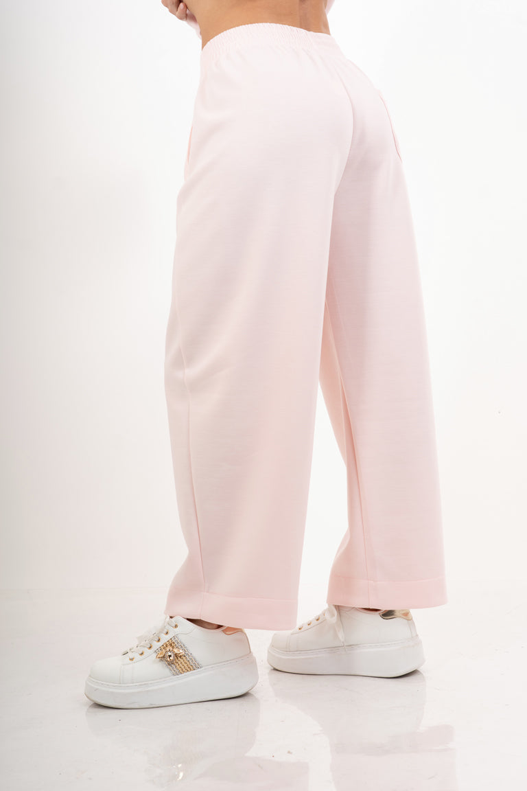 modella indossando Pantalone in misto viscosa con elastico in vita colore