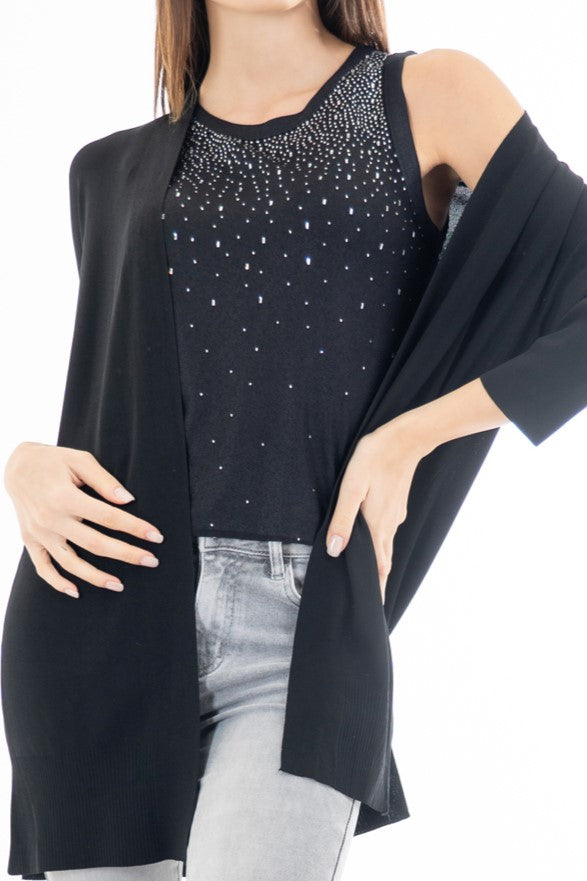 modella indossando Top canotta in microcostina di viscosa elasticizzata con strass degradé colore Nero Unica