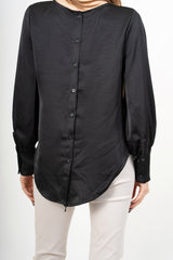 modella indossando Blusa over in raso cangiante con maniche palloncino colore