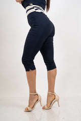 Pantalone Capri elasticizzato con spacchetto.