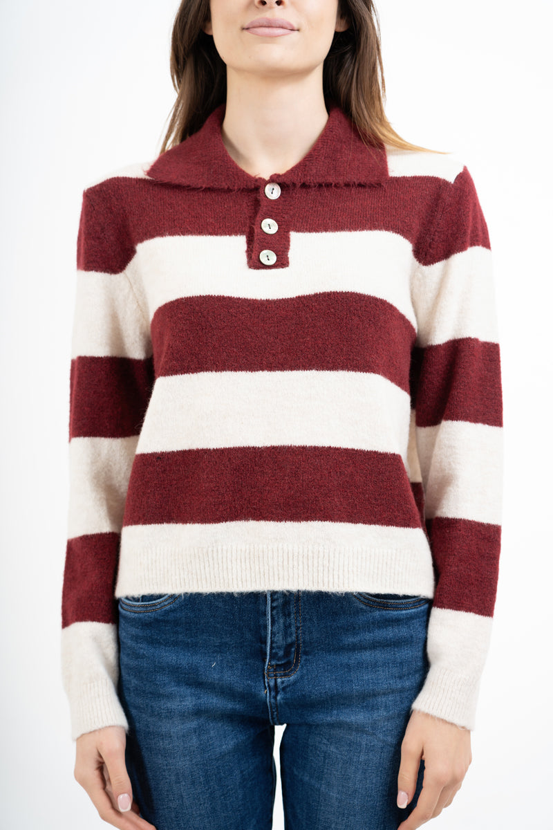 modella indossando Maglia a righe in misto lana modello polo Made in Italy colore BORDEAUX Unica