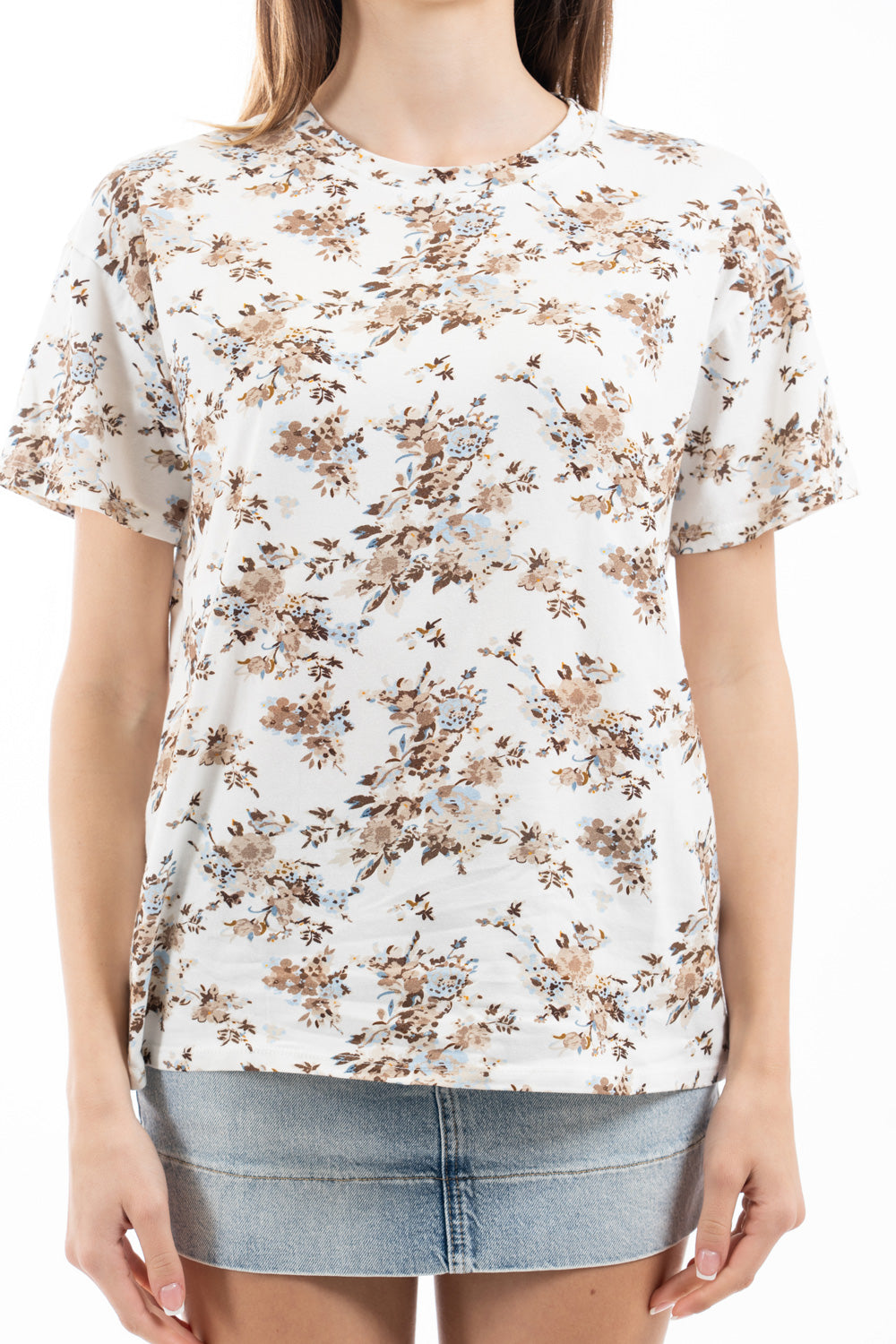 modella indossando T-shirt in cotone elasticizzato con stampa floreale e vestibilità morbida colore PANNA Unica
