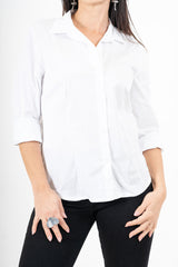 modella indossando Camicia avvitata in cotone elasticizzato bianca colore Bianco