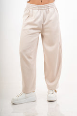 modella indossando Pantalone in misto viscosa con elastico in vita colore