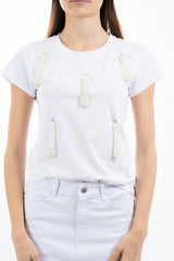 modella indossando T-shirt con pendenti perle removibili in cotone elasticizzato colore Bianco Unica