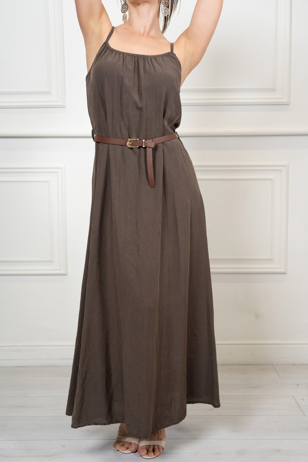 Abito lungo in Tencel con cintura.