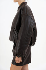 modella indossando Bomber SoftLeather in ecopelle imbottito colore