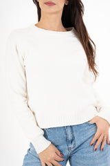 modella indossando Maglione sportivo con maniche raglan e bordo a coste colore PANNA Unica