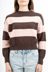 modella indossando Maglioncino Soft Stripes in misto lana colore Moro-Rosa Unica