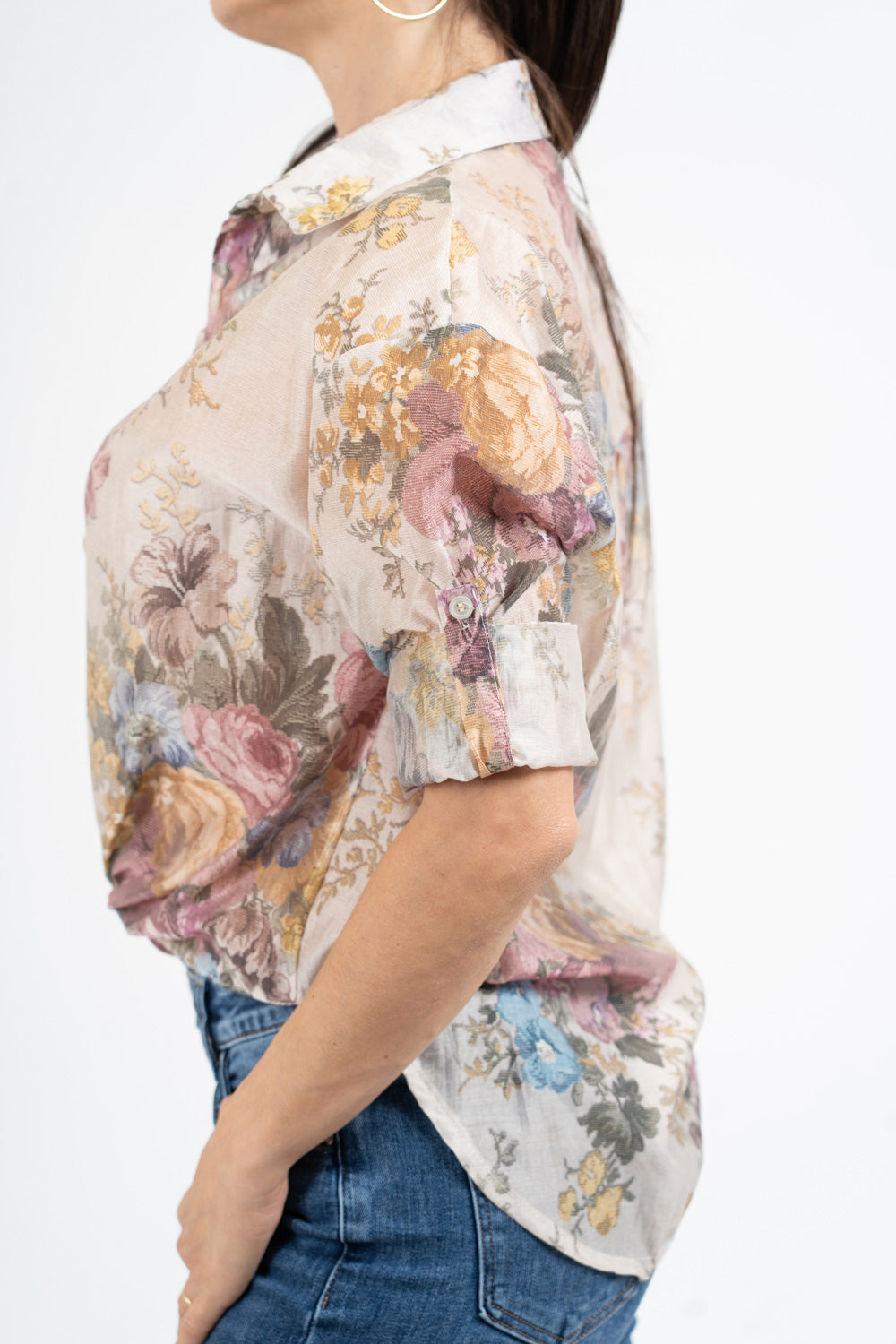 Camicia donna in tencel leggero con manica risvoltata e laccetto.