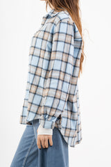 modella indossando Camicia over in flanella di cotone fantasia Soft Tartan colore
