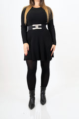 modella indossando Abito a coste in misto viscosa svasato colore Nero Unica