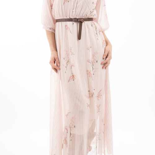 modella indossando Abito camicia lungo rigato con stampa floreale in georgette con cintura colore Beige-Rosa Unica