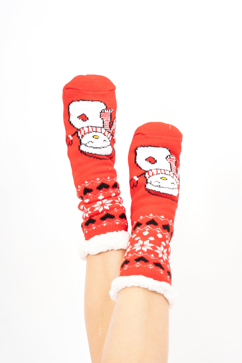 modella indossando Home Socks Natalizie – Pupazzo di Neve colore Rosso Unica