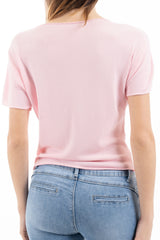 modella indossando Maglia in viscosa a manica corta con finitura minimal colore