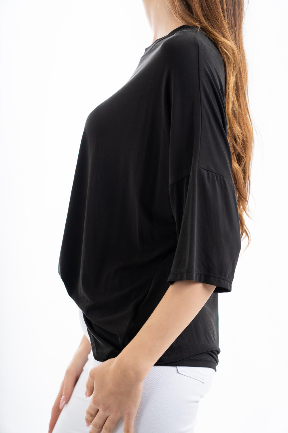 modella indossando Maglia ampia in modal elasticizzato con spalla scesa e manica morbida colore