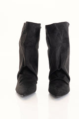 Tronchetto nero in ecocamoscio con gambale morbido ampio e tacco a clessidra 6 cm